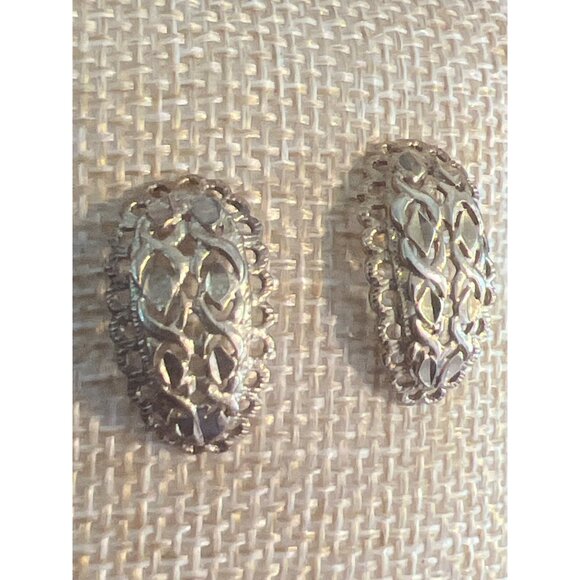 Vintage Gold Tone Filigree Earrings Pierced Lattice Openwork Dainty Estate 1" - Picture 2 of 5